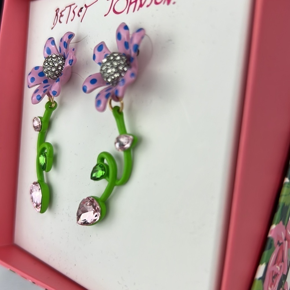 Betsey Johnson - ‘Polka Dot Daisy’ earrings. NWT - Picture 3 of 4